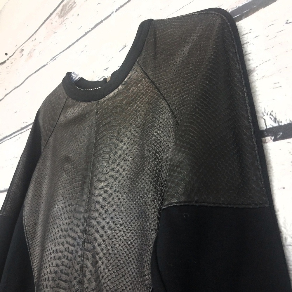 Petterson J. Kincaid black snake print sweater S